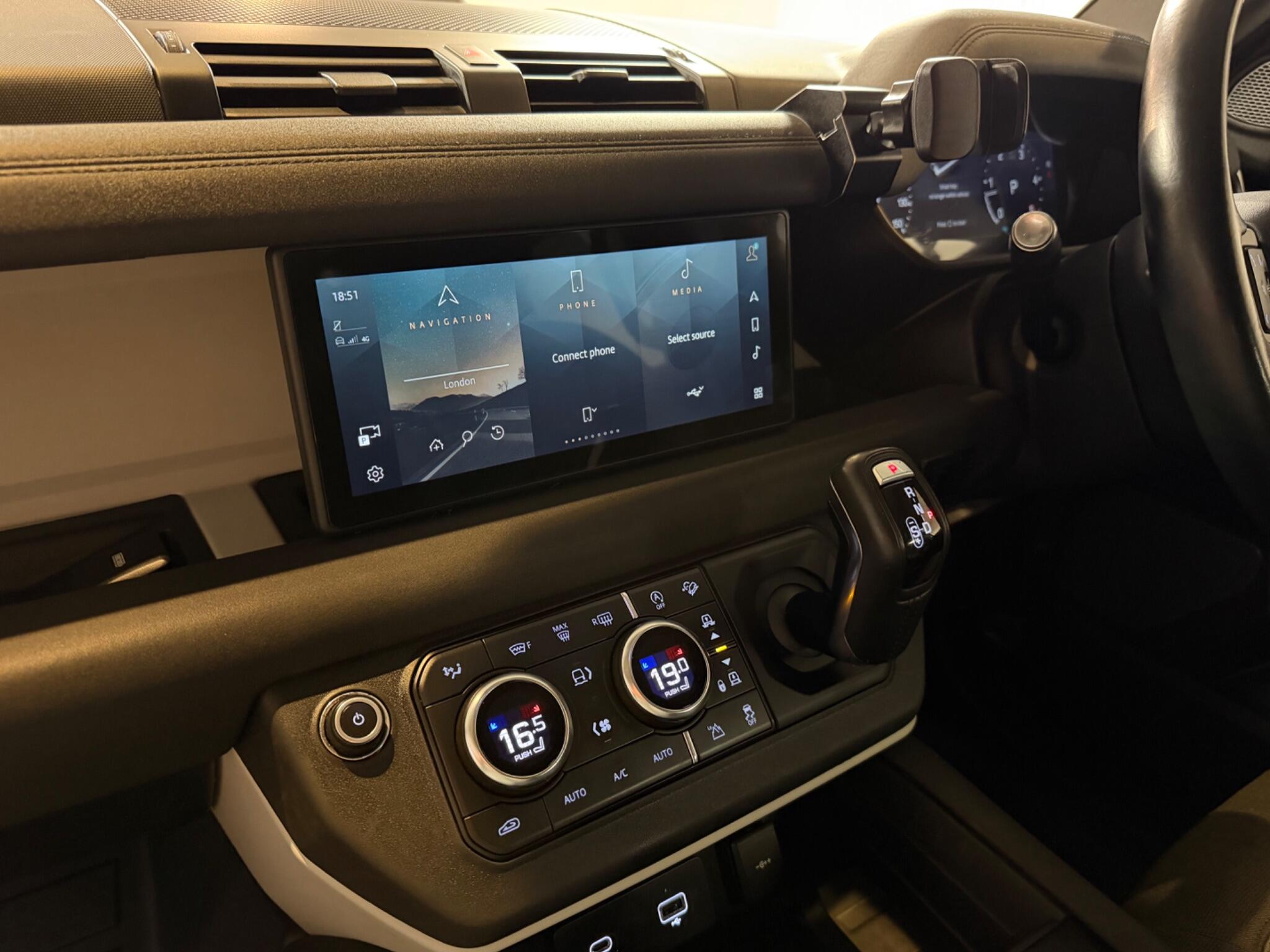 Land Rover Defender 110